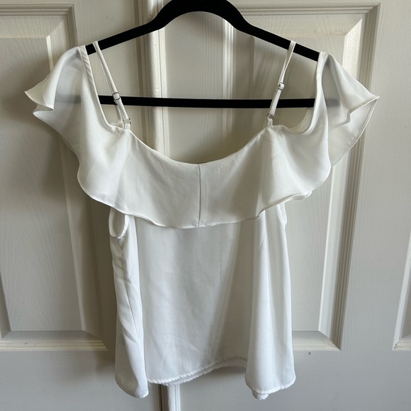 *White* Lulu’s Off the Shoulder Top, Size M - Picture 4 of 6